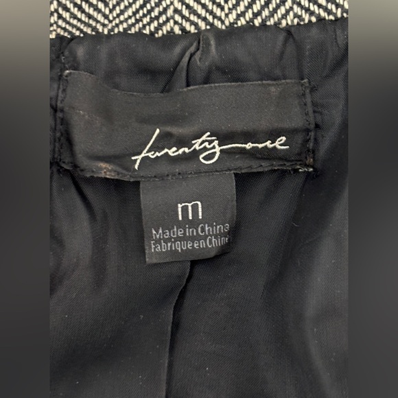 Twenty One Herringbone Women Blazer With Pockets 2 Buttons Long Sleeves Medium - Picture 4 of 5